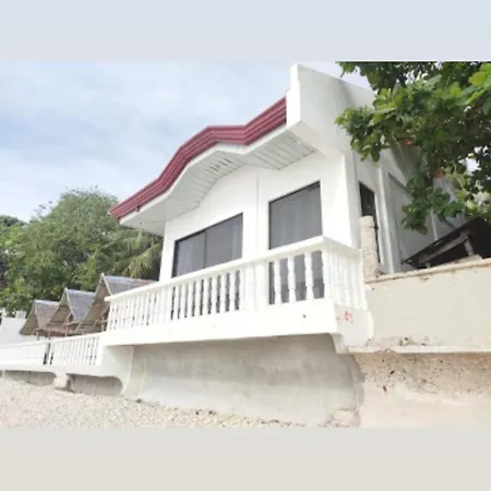 Luna Oslob Travellers Inn - Beach Front