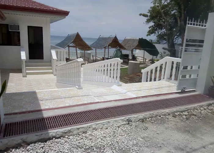 Luna Travellers - Front 4* Oslob